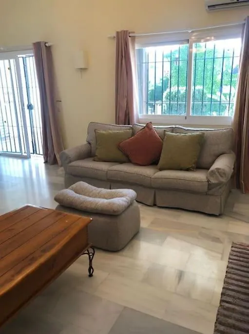 High Quality, Spacious, 4 Bedroom Private Villa Santa Fe de los Boliches