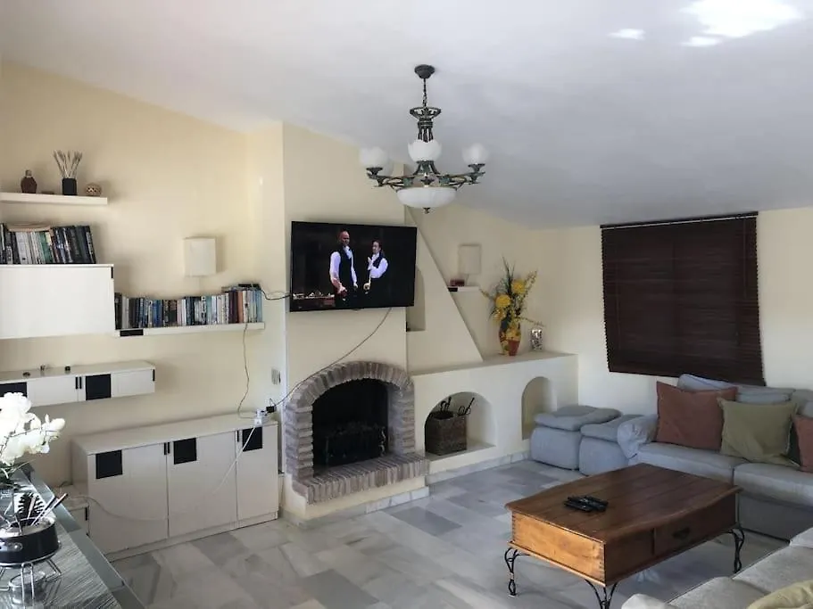 High Quality, Spacious, 4 Bedroom Private Villa Santa Fe de los Boliches