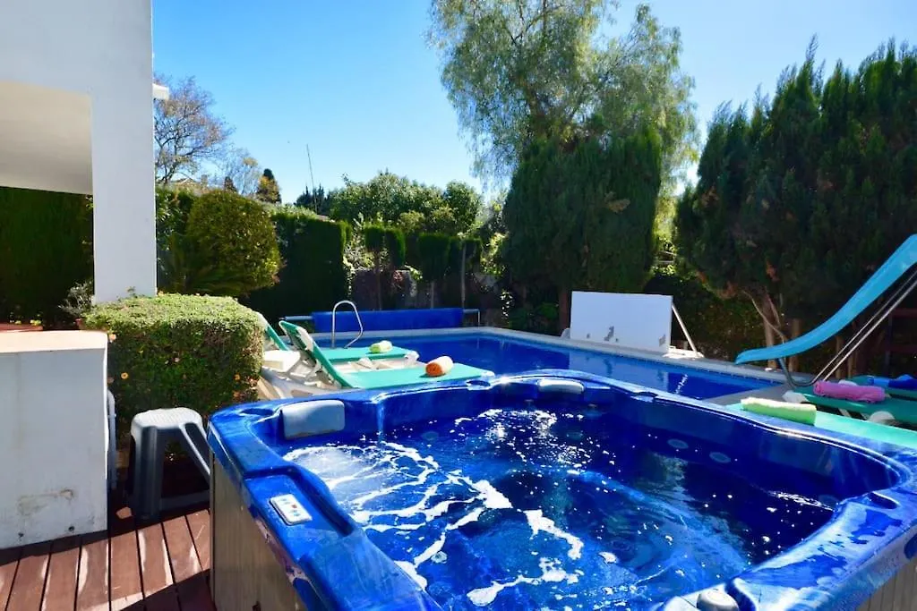 High Quality, Spacious, 4 Bedroom Private Villa Santa Fe de los Boliches